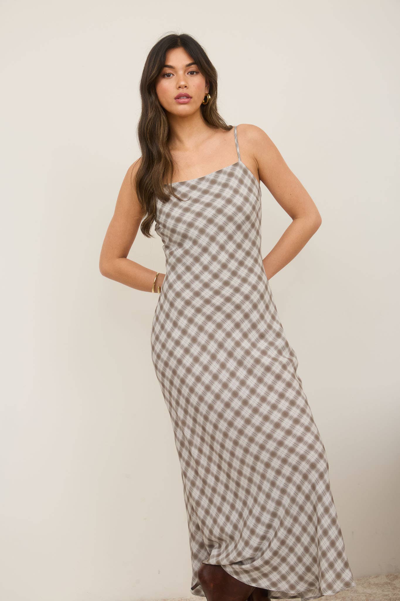 PLAID SPAGHETTI STRAP MIDI DRESS : LIGHT KHAKI MULTI