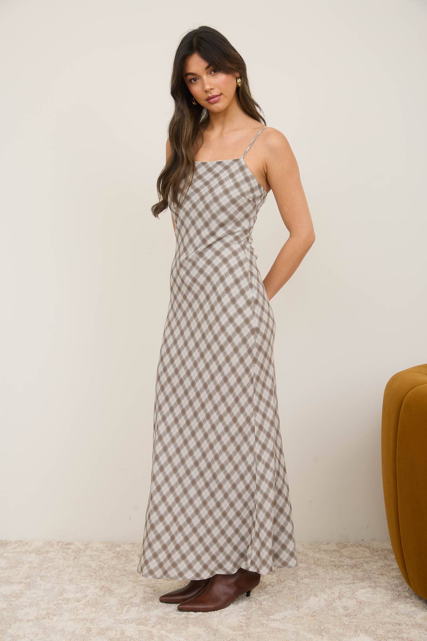 PLAID SPAGHETTI STRAP MIDI DRESS : LIGHT KHAKI MULTI