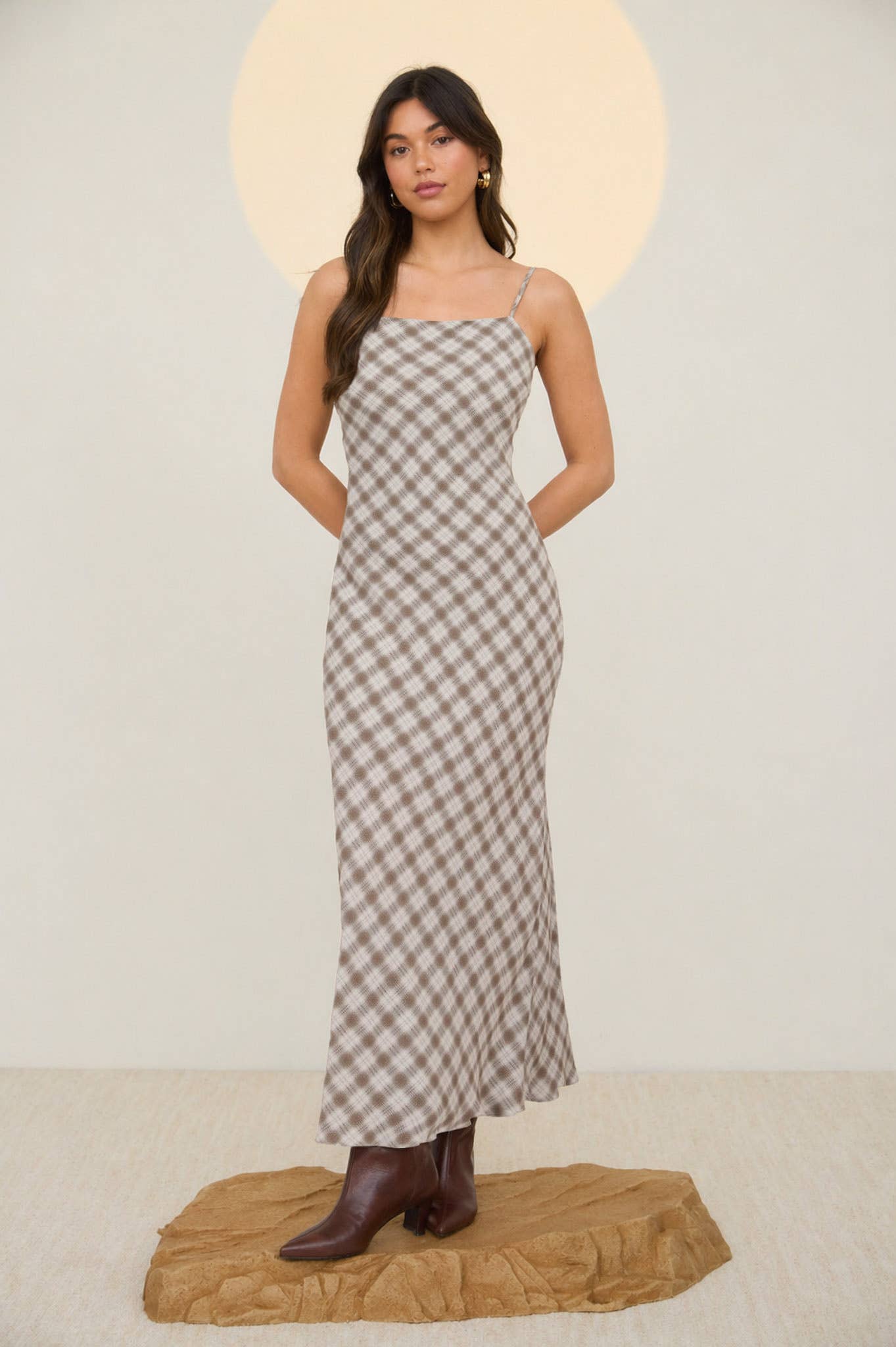 PLAID SPAGHETTI STRAP MIDI DRESS : LIGHT KHAKI MULTI